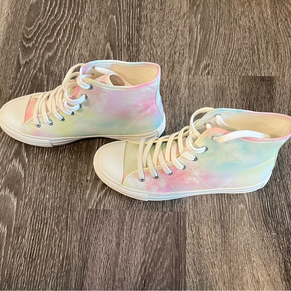 American Eagle Rainbow Sneakers NWT 7
